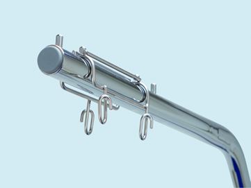 IV holder on lifting pole - 3 hooks